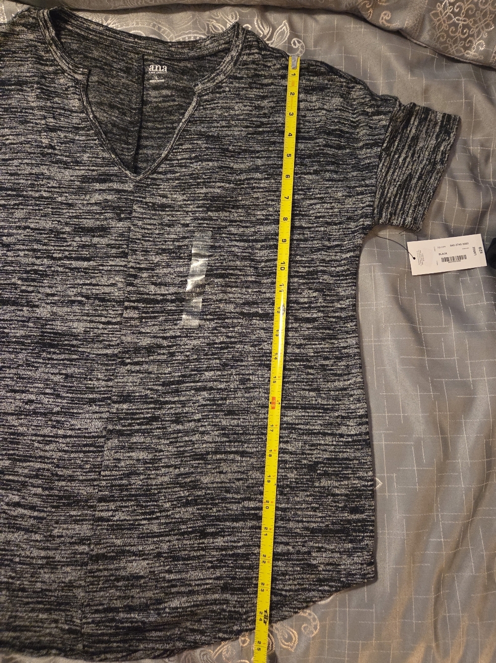 a.n.a Women’s Heathered Gray V-Neck Short Sleeve Top - Picture 6 of 7